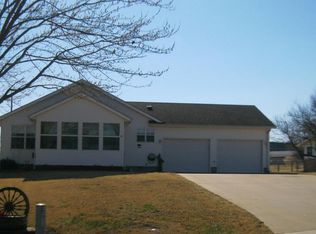 1006 N 16th St W, Grove, OK 74344