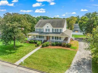 1304 Primrose Ln, High Point, NC 27265