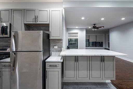 4th image of 6105 N Winthrop Ave APT 3