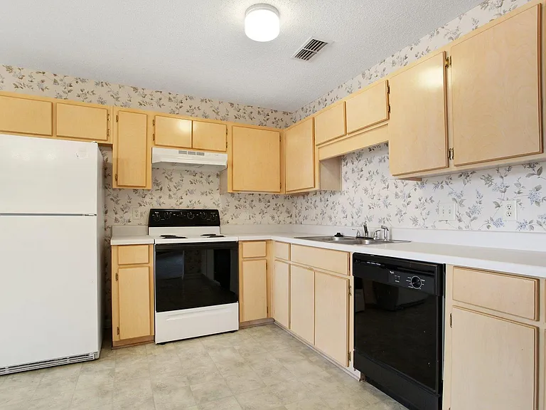 2115 Walberg Dr — Photo 20