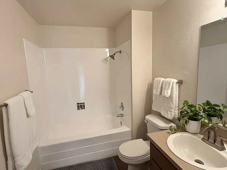 1027 W Washington St — Photo 14
