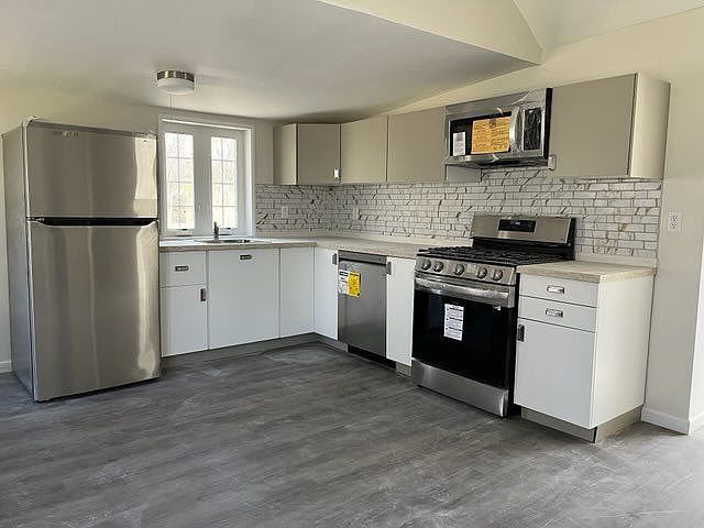 2nd image of 85 Mill St