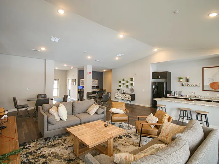 Cityline Apartments — Photo 14