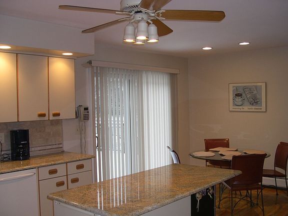 Kitchen Breakfast Area