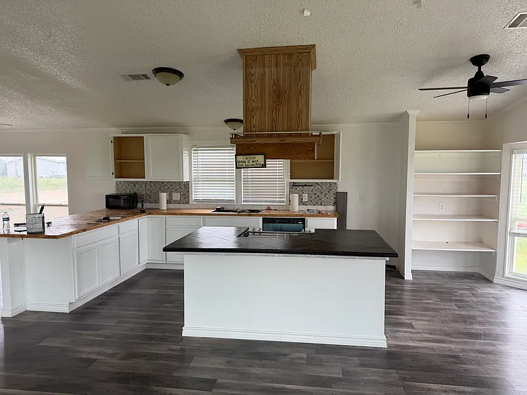 3961 FM 2331 — Photo 13