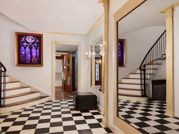 52 East 69th Street image 1 of 11