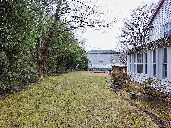 4th image of 160 Clinton Ave