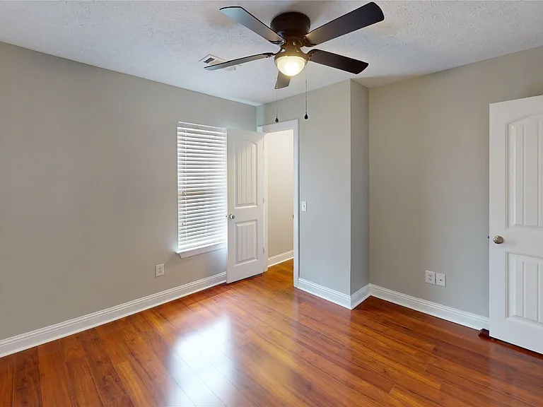 109 Sheila Blvd — Photo 25