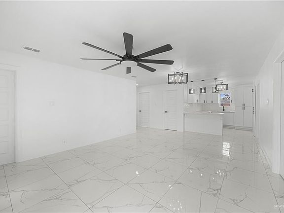 5th image of 313 W Eller Ave