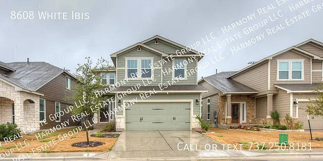 Gorgeous 3 Bedroom in Parmer Village — Photo 2
