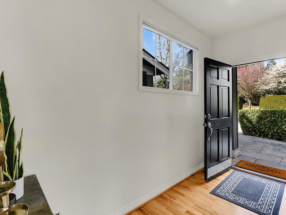 1st image of 6224 188th Pl NE Unit 101