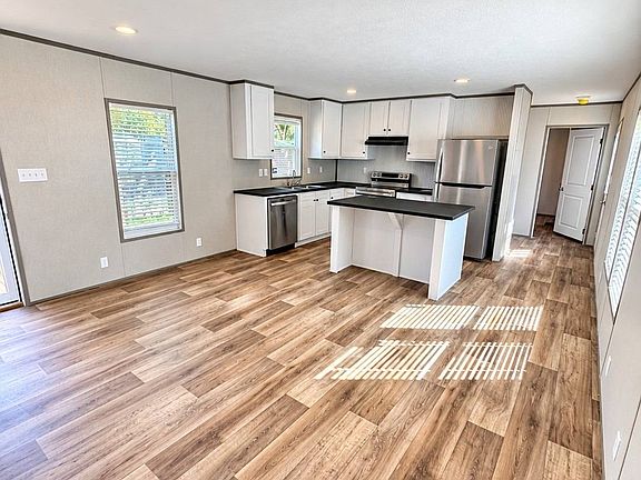 2nd image of 5291 Collins Rd #404