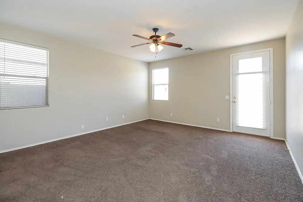 4 bed, 2.5 bath, 3182 sqft, $2,315 — Photo 3