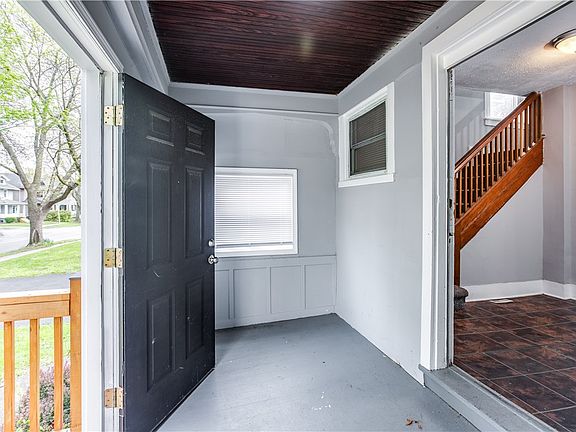 4th image of 393 Brooks Ave