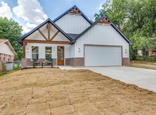 222 Laura Dr, Burleson, TX 76028