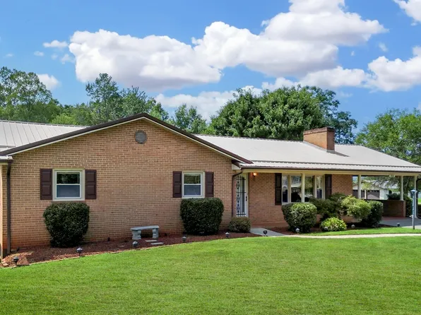 2821 Reed Creek Dr, Bassett, VA 24055