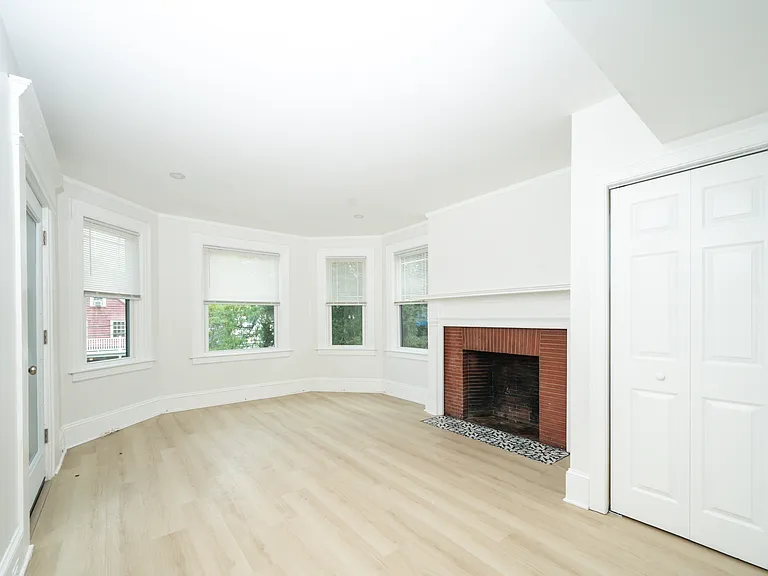 122 Elmgrove Ave #124-2L — Photo 1