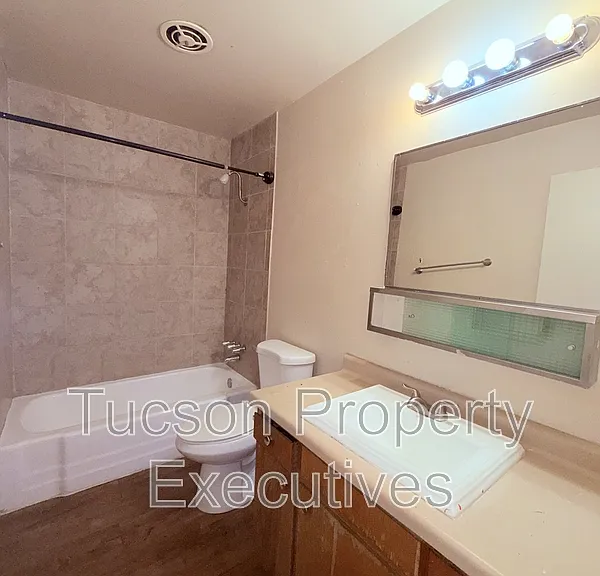 8914 S Nogales Hwy — Photo 5