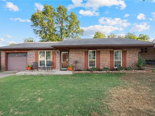 1307 W 1st St, Coffeyville, KS 67337