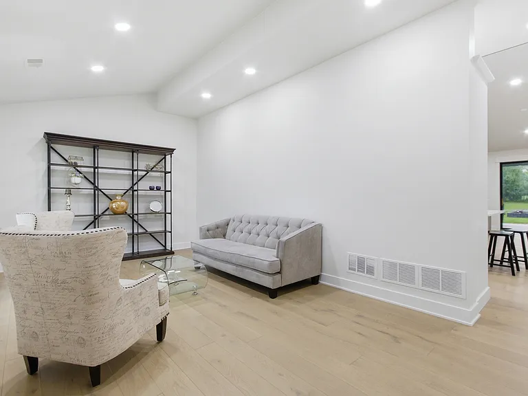 130 McKinley Dr — Photo 7