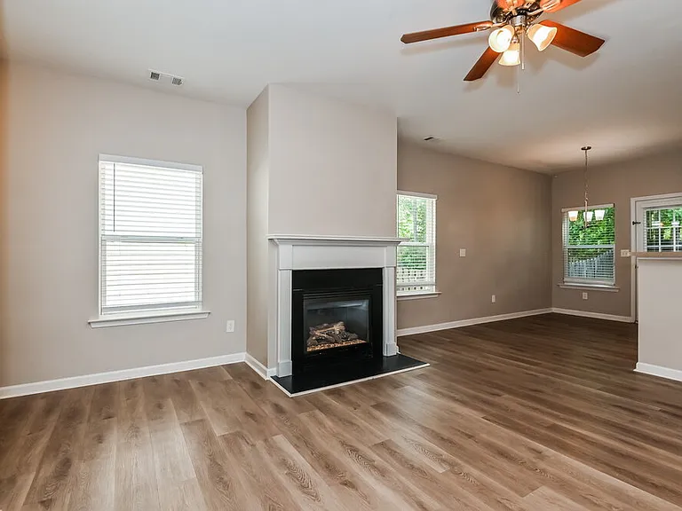 114 Creekwood Trl — Photo 4
