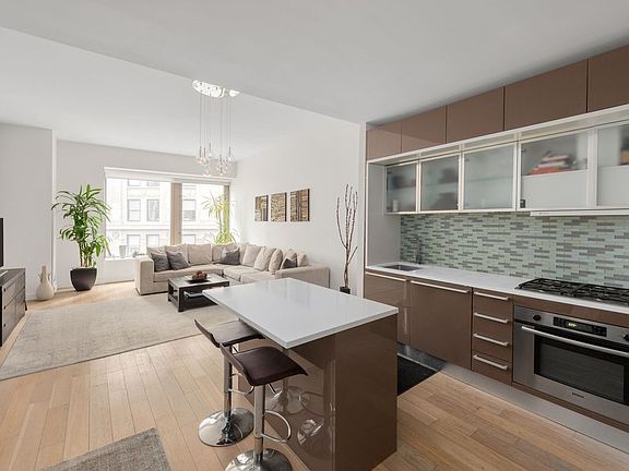 2nd image of 75 Wall St APT 21K
