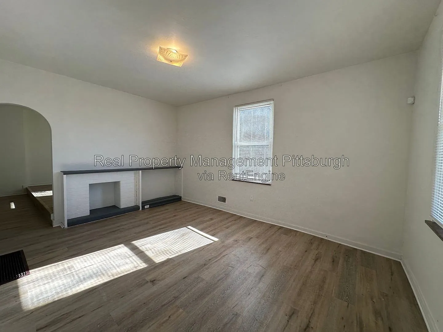 3 bed, 1.0 bath, 1296 sqft, $1,250 — Photo 2