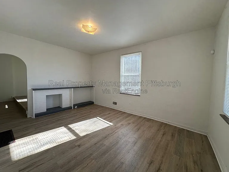 208 Rolfe St — Photo 2