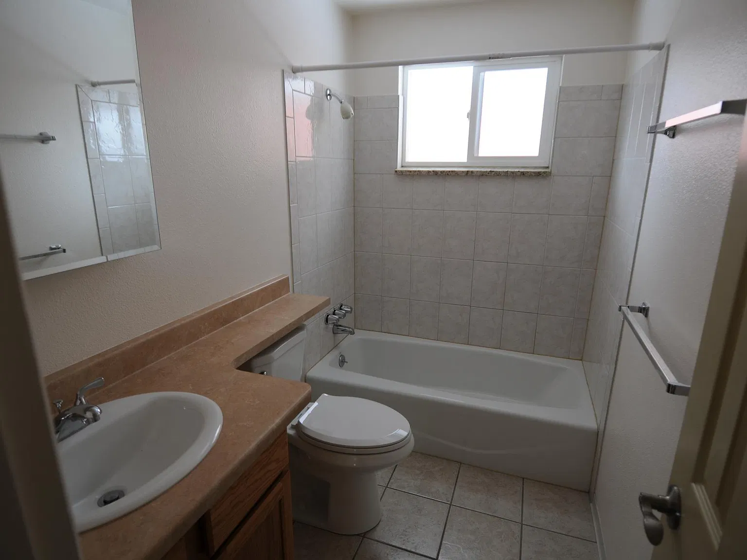 2 bed, 700 sqft, $1,250 — Photo 4