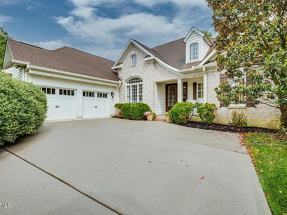 2nd image of 1552 Laurens Glen Ln