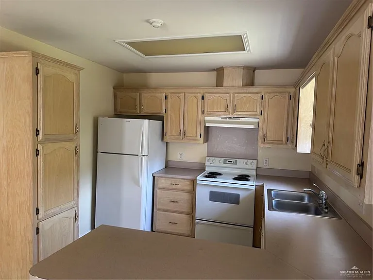 6700 N 8th St #B — Photo 4