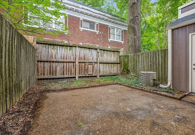 1694 Belvedere Ct — Photo 25