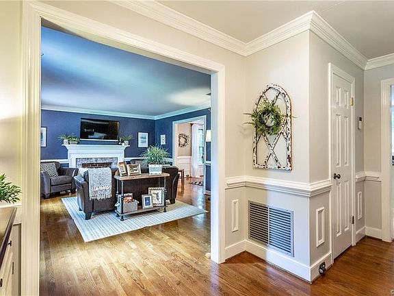 3rd image of 261 Avebury Dr