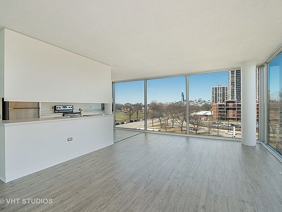 2nd image of 3115 S Michigan Ave APT 506