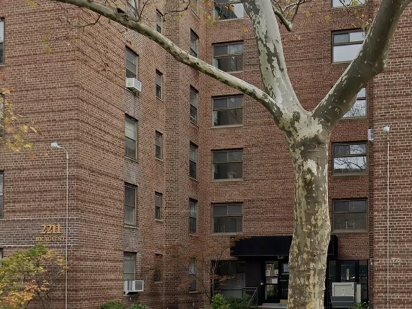 2211 Bragg Street image 1 of 9