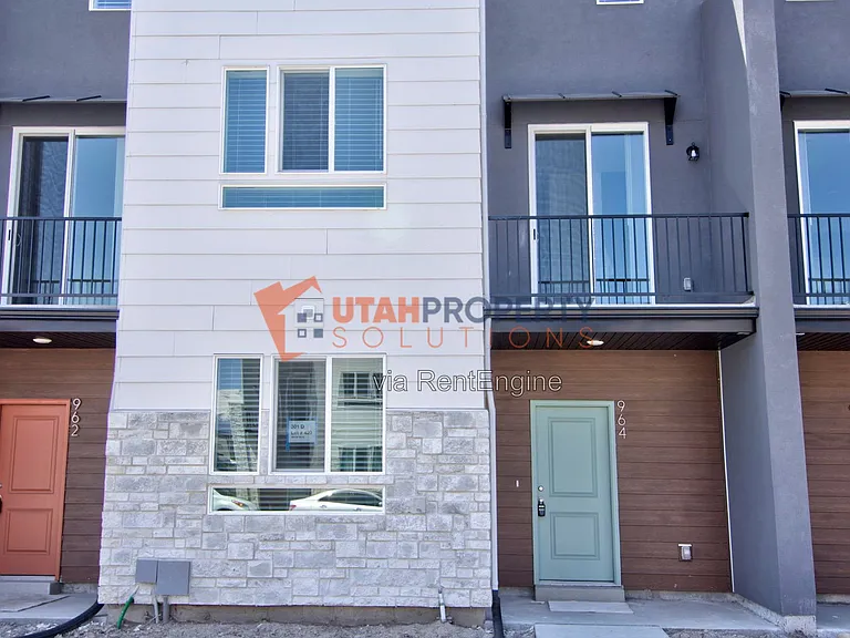 964 N 500th St W — Photo 3