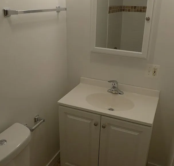 Lamon Courts Apartments — Photo 14