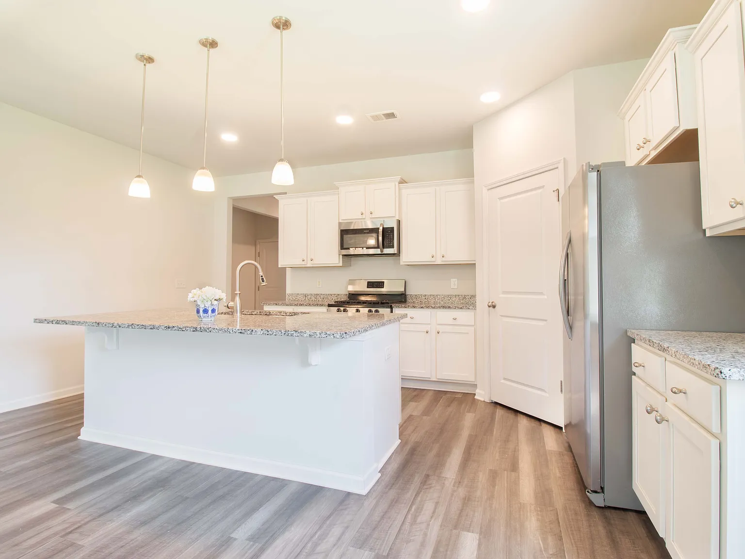 4 bed, 1862 sqft, $2,800 — Photo 3
