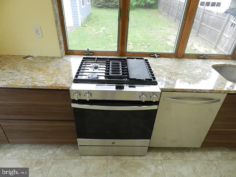 743 Valley Forge Ave — Photo 8