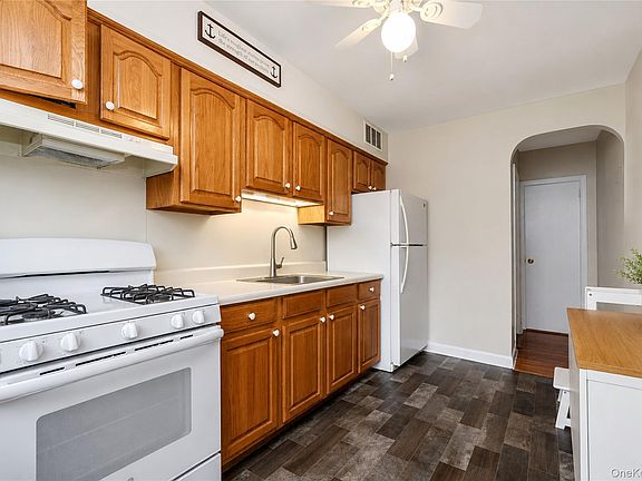 3rd image of 76 Dongan Avenue