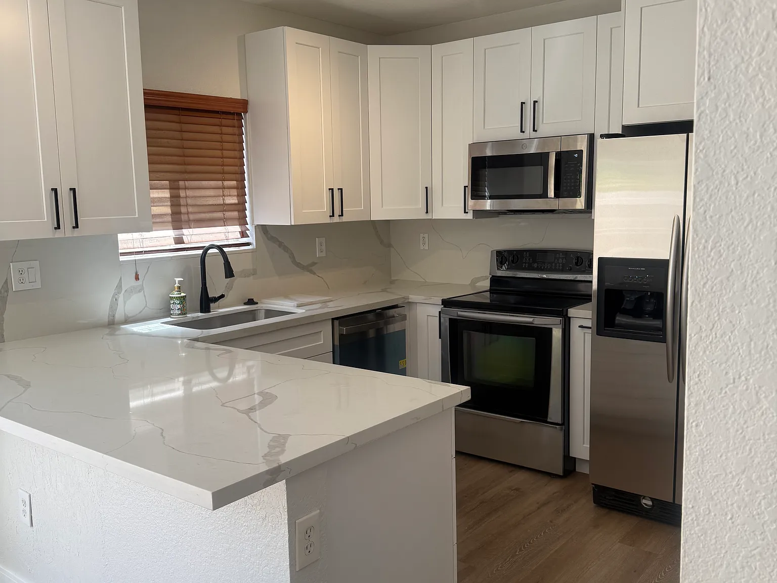 3 bed, 2.5 bath, 1289 sqft, $2,850 — Photo 4