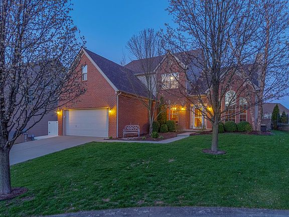 3rd image of 708 Moonstar Ct