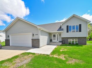 1203 S 38th St, Grand Forks, ND 58201
