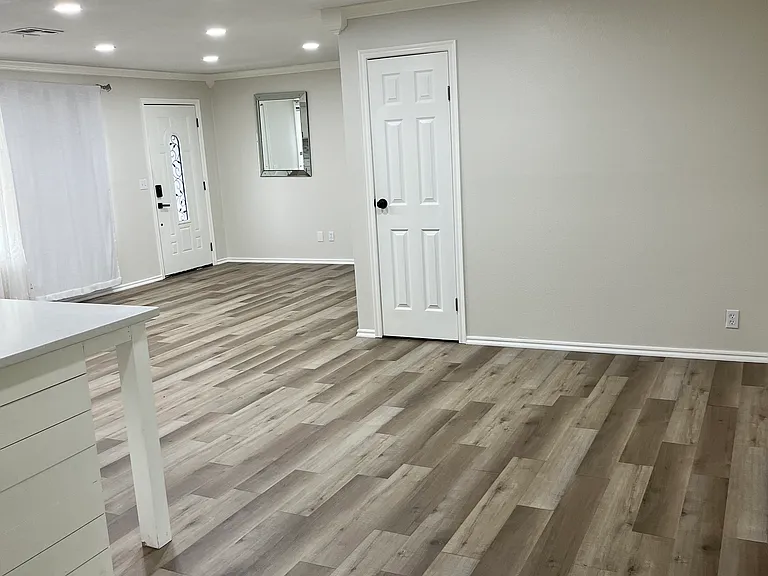 1622 Oxford Way — Photo 6