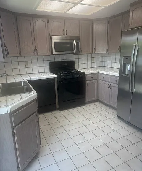 37232 Magnolia St #2 — Photo 3