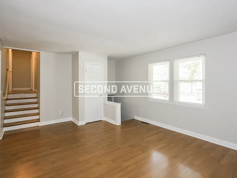 11032 N Harrison St — Photo 5