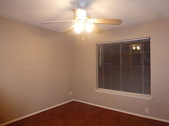 5th image of 706 Mountain Meadows Dr