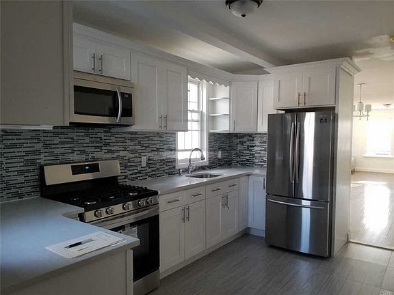 5th image of 10149 123rd St Floor 2