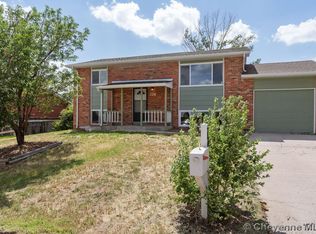 726 Cottonwood Dr, Cheyenne, WY 82001