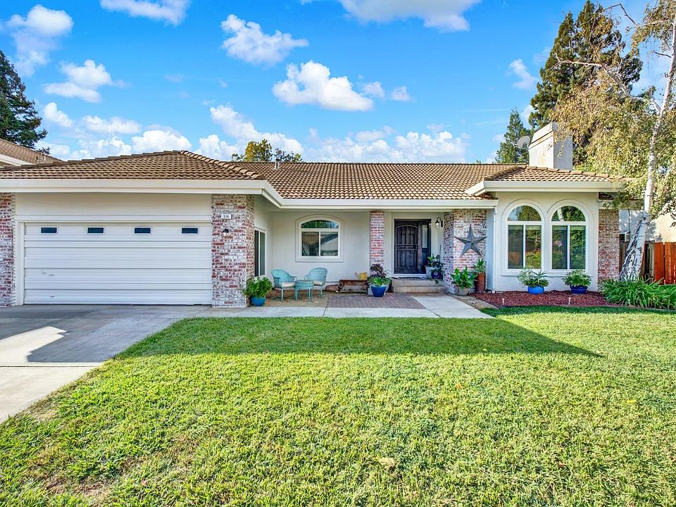 1st image of 316 Village Circle